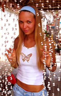 looking_girl - howtodatingrussian.com