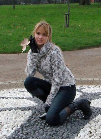 howtodatingrussian.com - sexy little girl